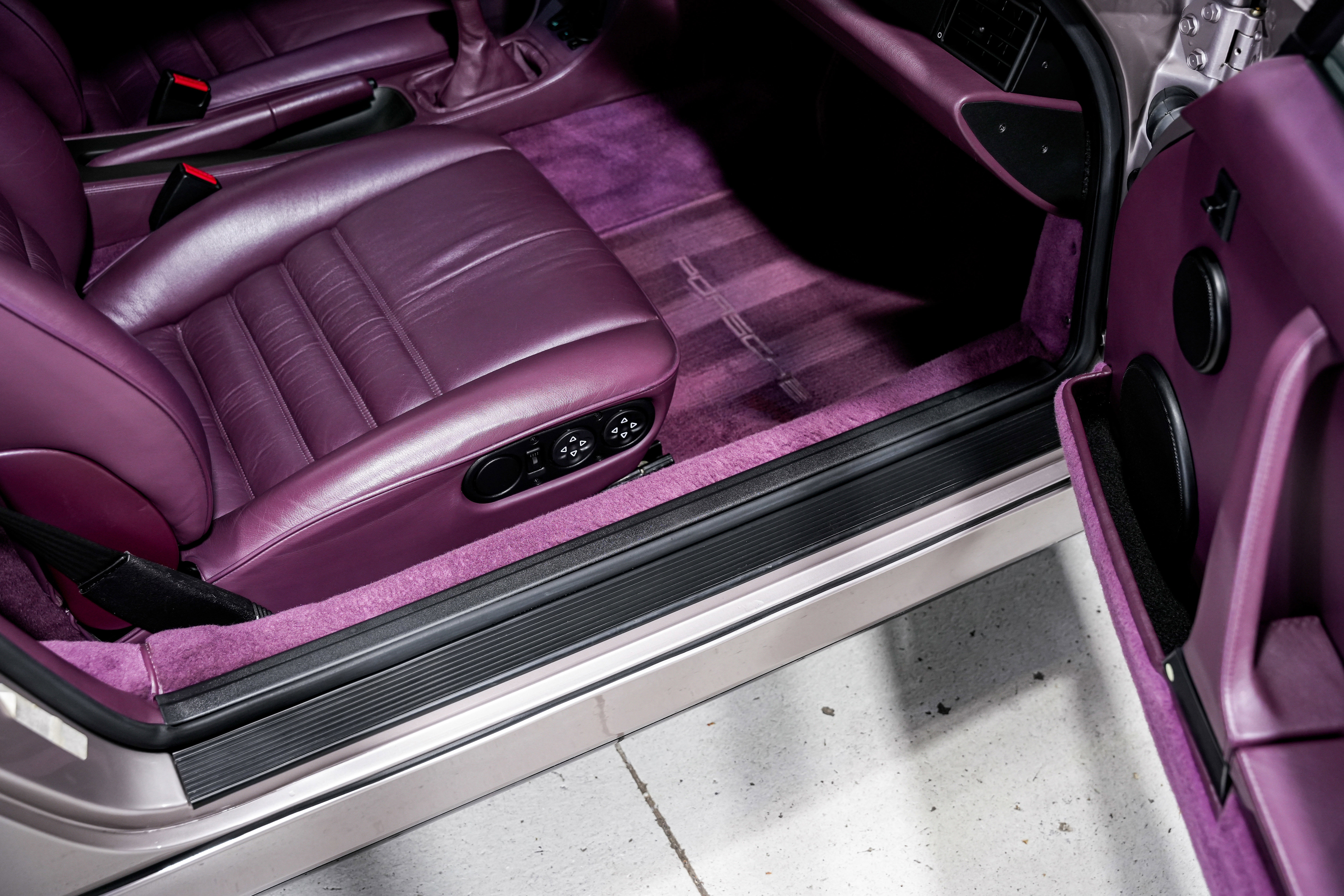Used 1994 Porsche 911 Turbo RWD image 30