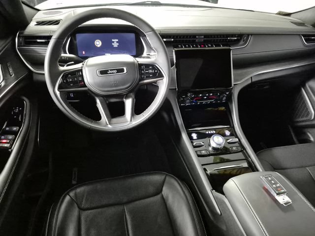Used 2023 Jeep Grand Cherokee Overland AWD/4WD image 10