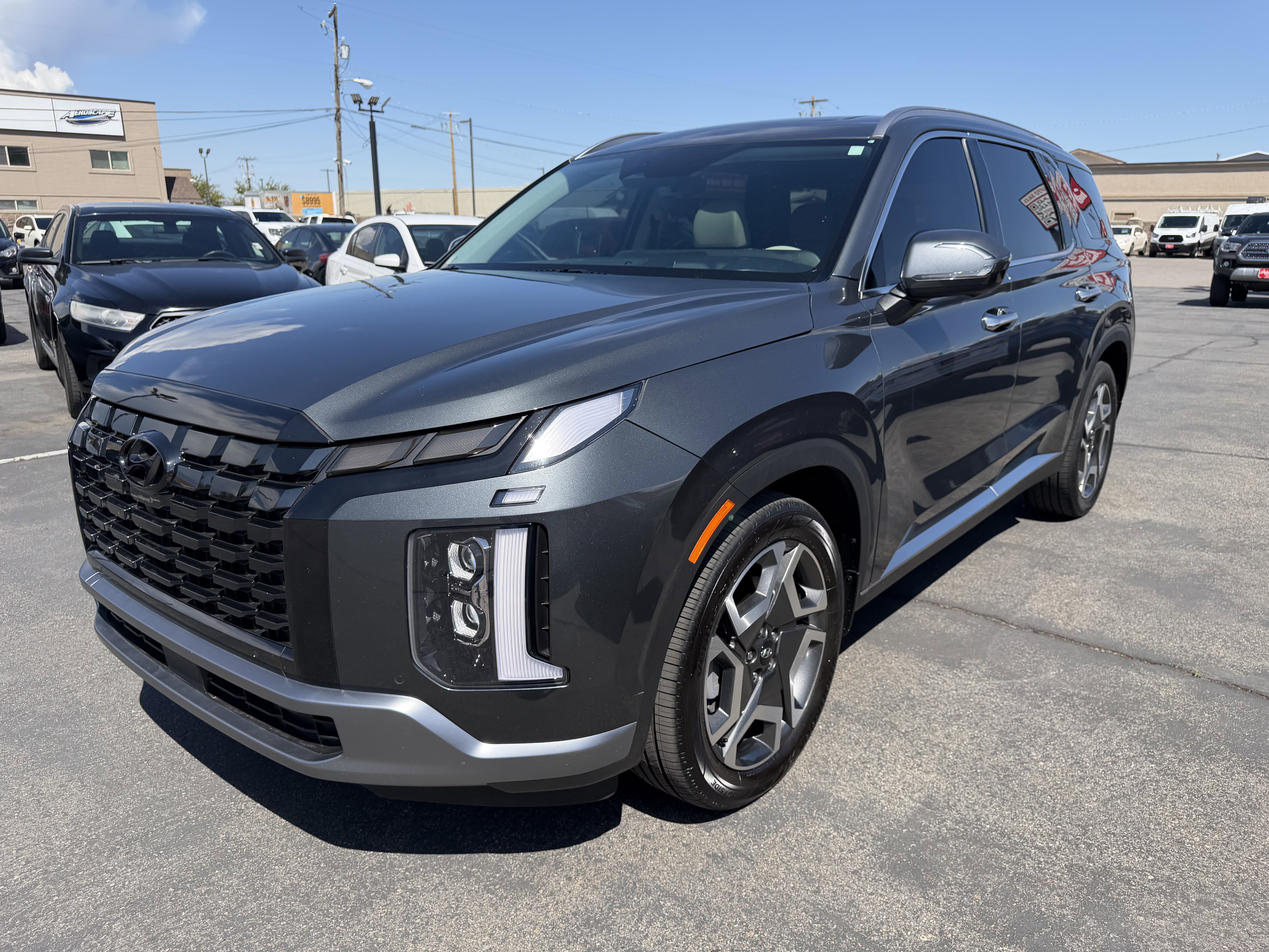 Used 2023 Hyundai Palisade Limited AWD/4WD image 3