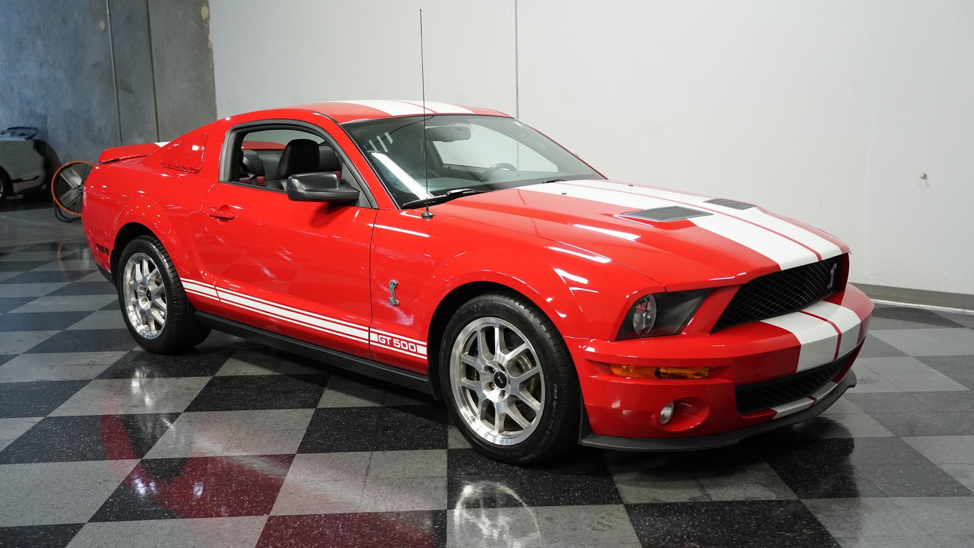 Used 2009 Ford Mustang Shelby GT500 RWD image 13