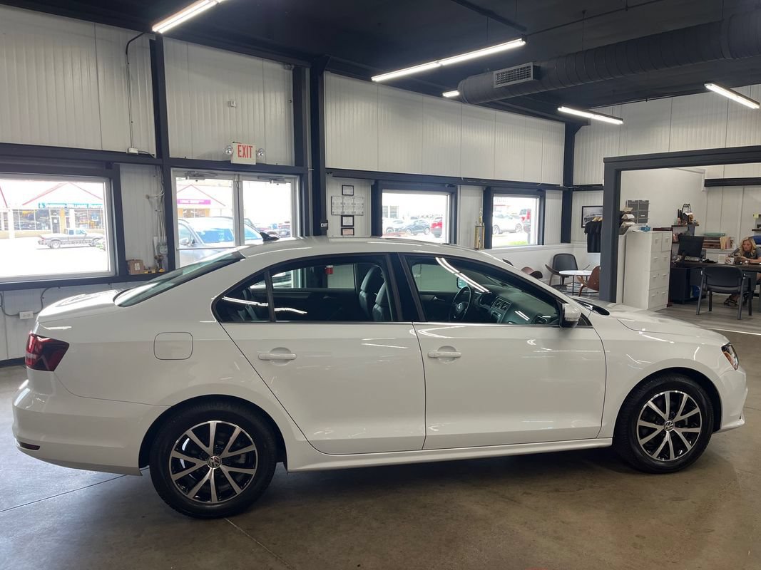 Used 2017 Volkswagen Jetta SE FWD image 14