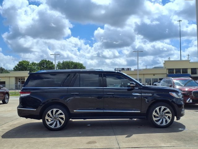 Used 2023 Lincoln Navigator L Reserve AWD/4WD image 21