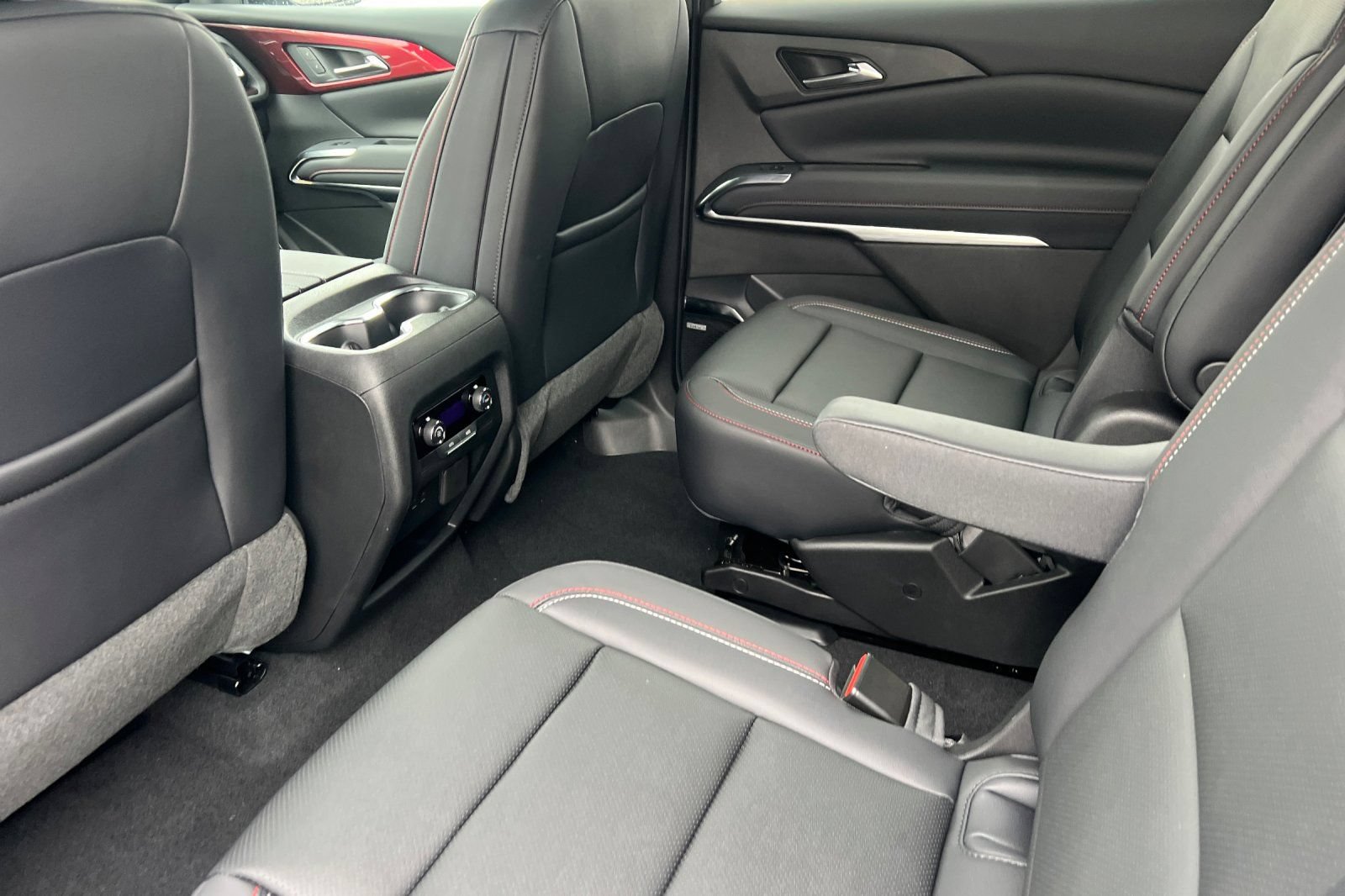 New 2026 Chevrolet Traverse Z71 w/ Enhanced Driving Package AWD/4WD image 9