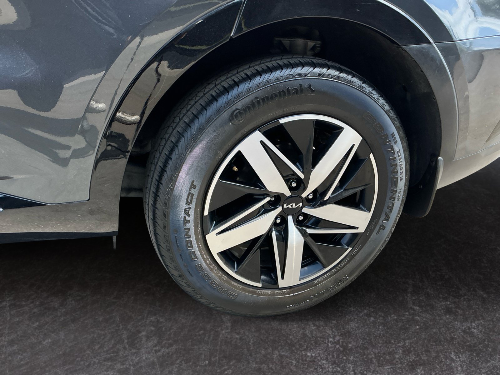 Used 2023 Kia Sorento EX FWD image 9