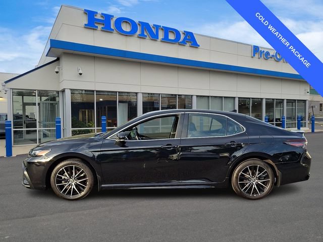 Used 2024 Toyota Camry SE w/ Cold Weather Package FWD image 7