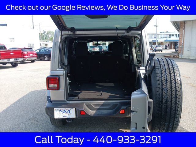 Used 2018 Jeep Wrangler Unlimited Sahara AWD/4WD image 38