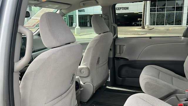 Used 2020 Toyota Sienna LE FWD image 21