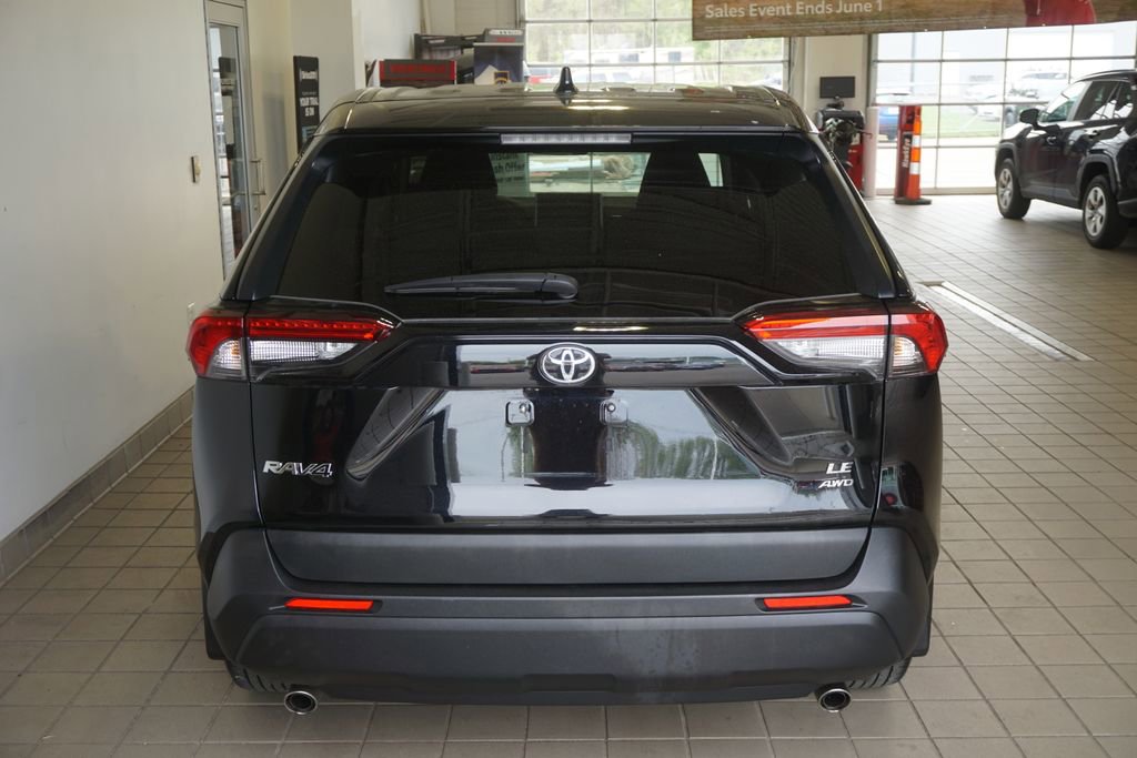 Used 2023 Toyota RAV4 LE AWD/4WD image 8