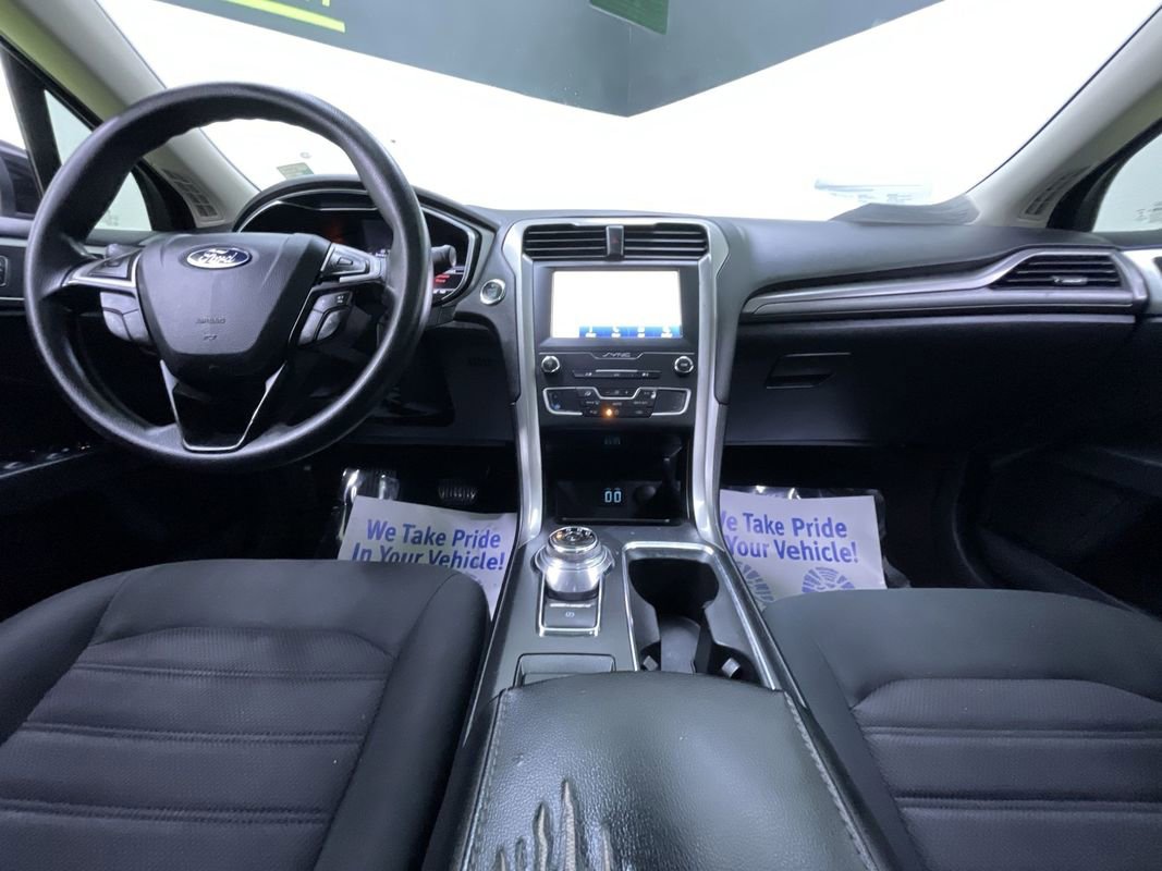 Used 2020 Ford Fusion SE image 18