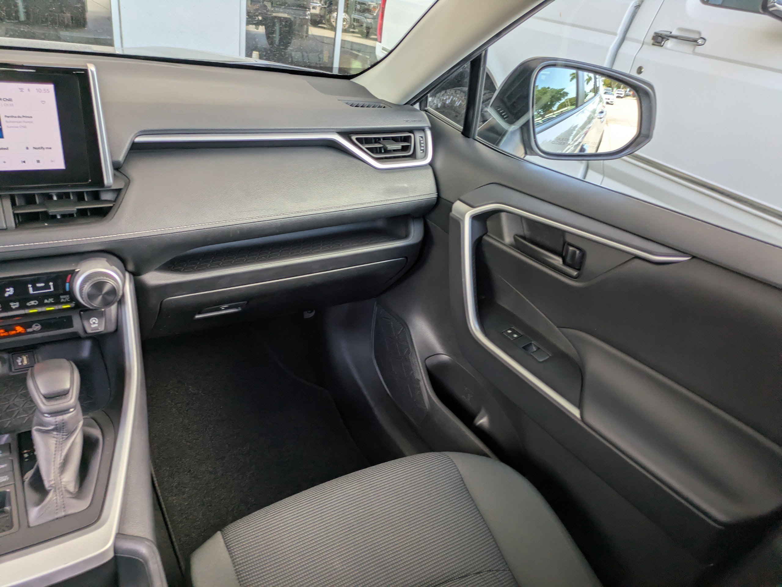 Used 2024 Toyota RAV4 LE AWD/4WD image 17