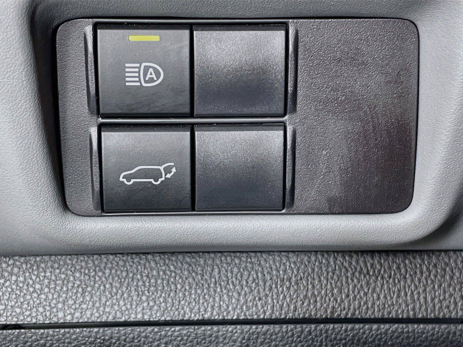 Used 2022 Toyota Highlander XLE AWD/4WD image 14