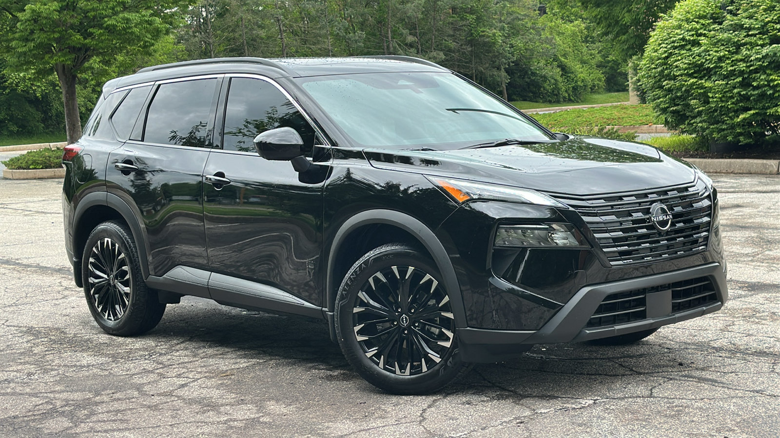Certified 2026 Nissan Rogue Dark Armor AWD/4WD image 1