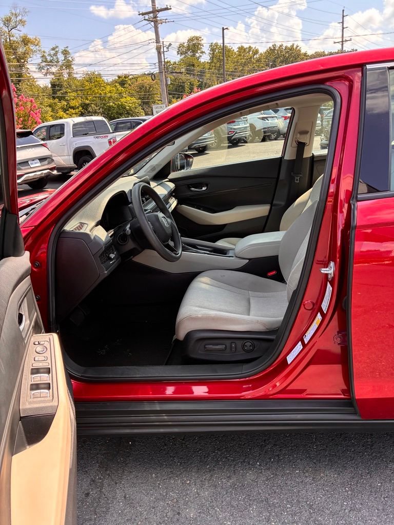 Used 2023 Honda Accord EX image 25