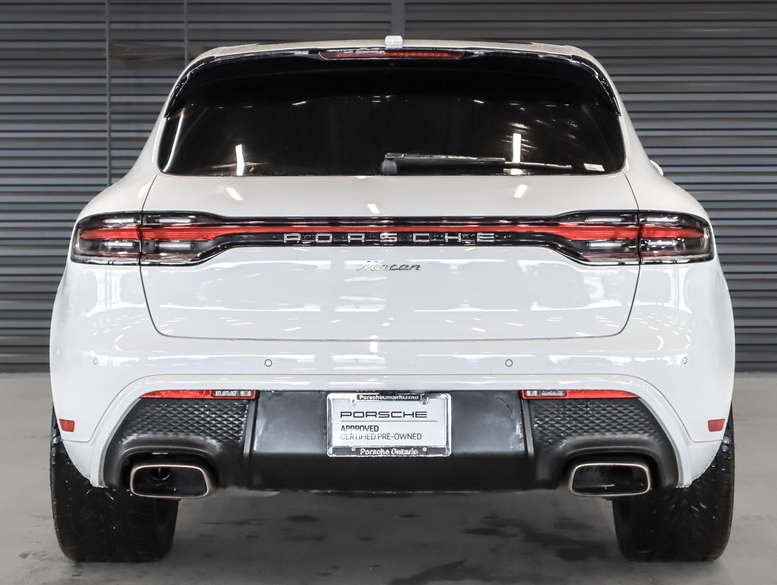 Certified 2022 Porsche Macan image 9