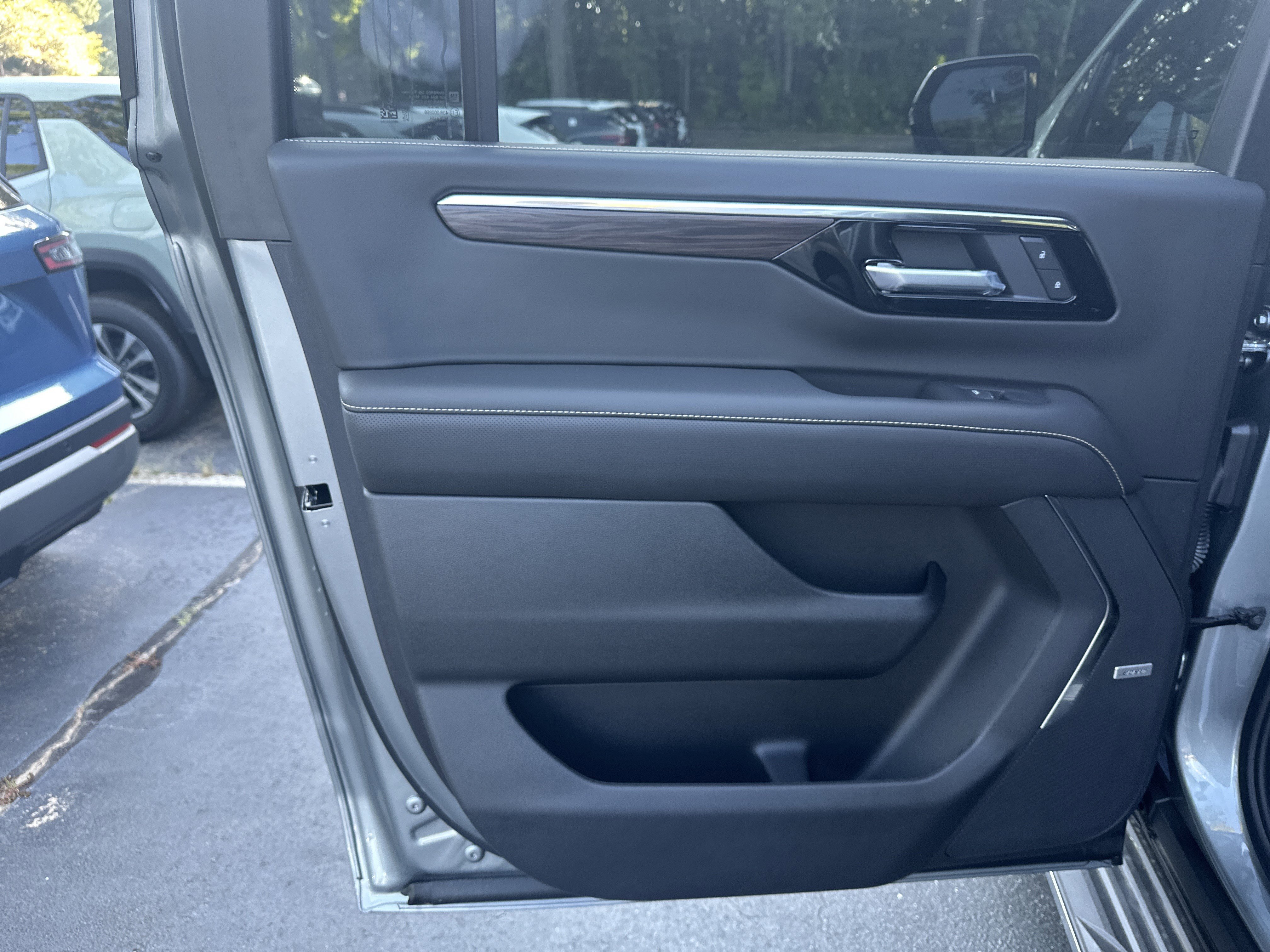 New 2025 Chevrolet Suburban Premier image 20