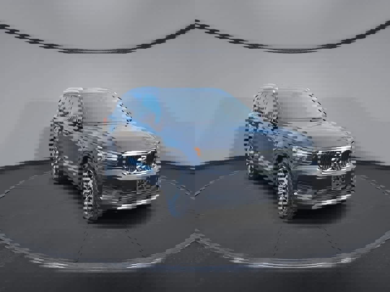 Used 2020 Volvo XC40 T5 Momentum image 2