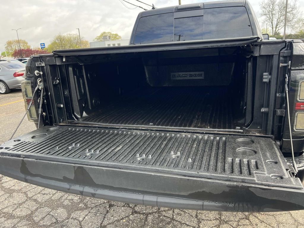 Used 2018 RAM 1500 SLT AWD/4WD image 9