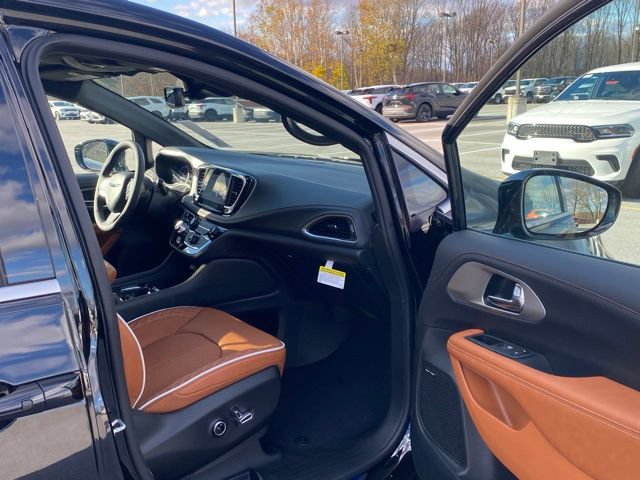 New 2026 Chrysler Pacifica Pinnacle AWD/4WD image 29