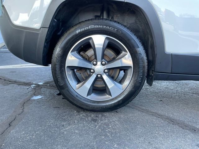 Used 2019 Jeep Cherokee Limited image 34