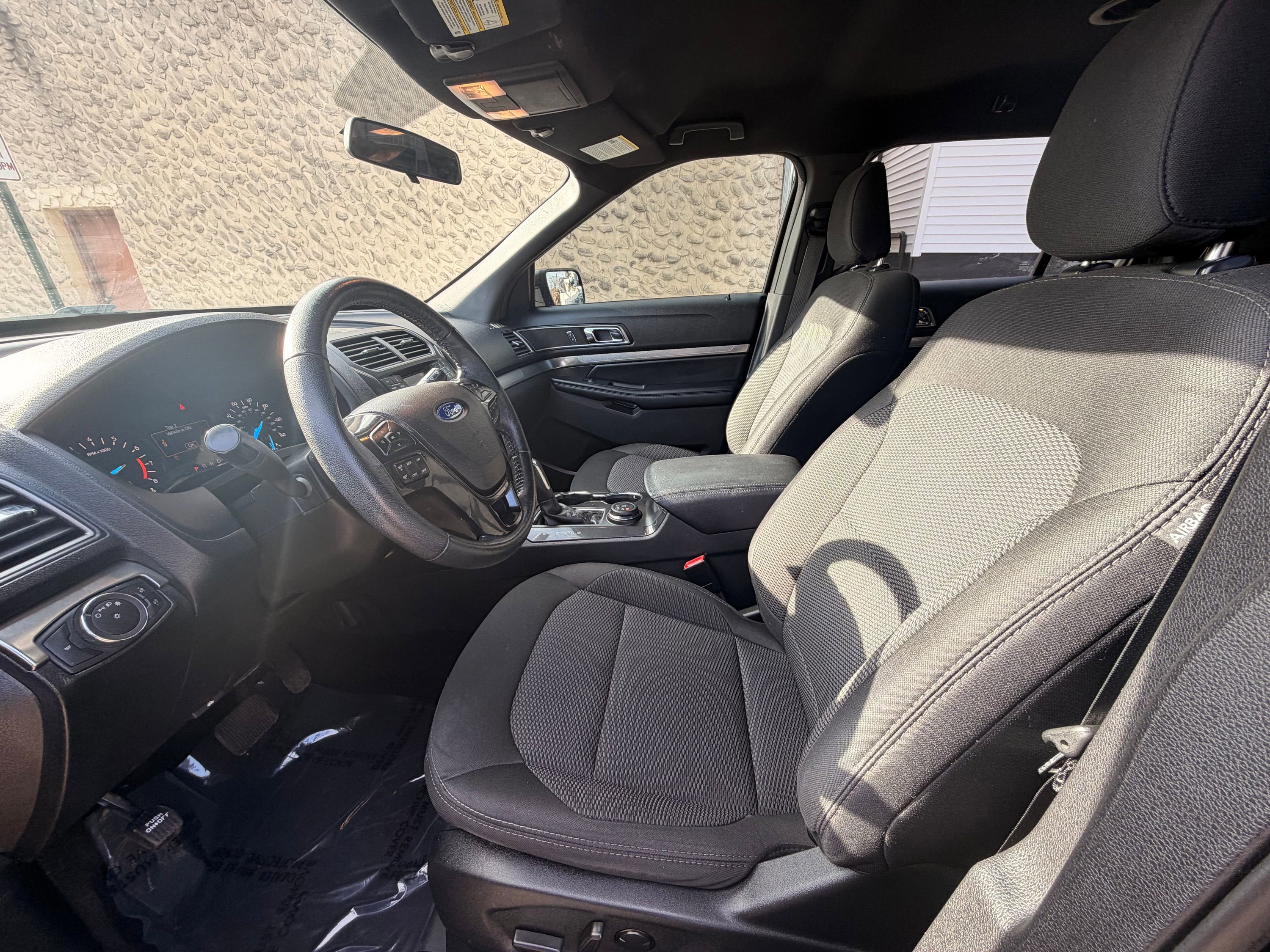 Used 2019 Ford Explorer XLT image 23