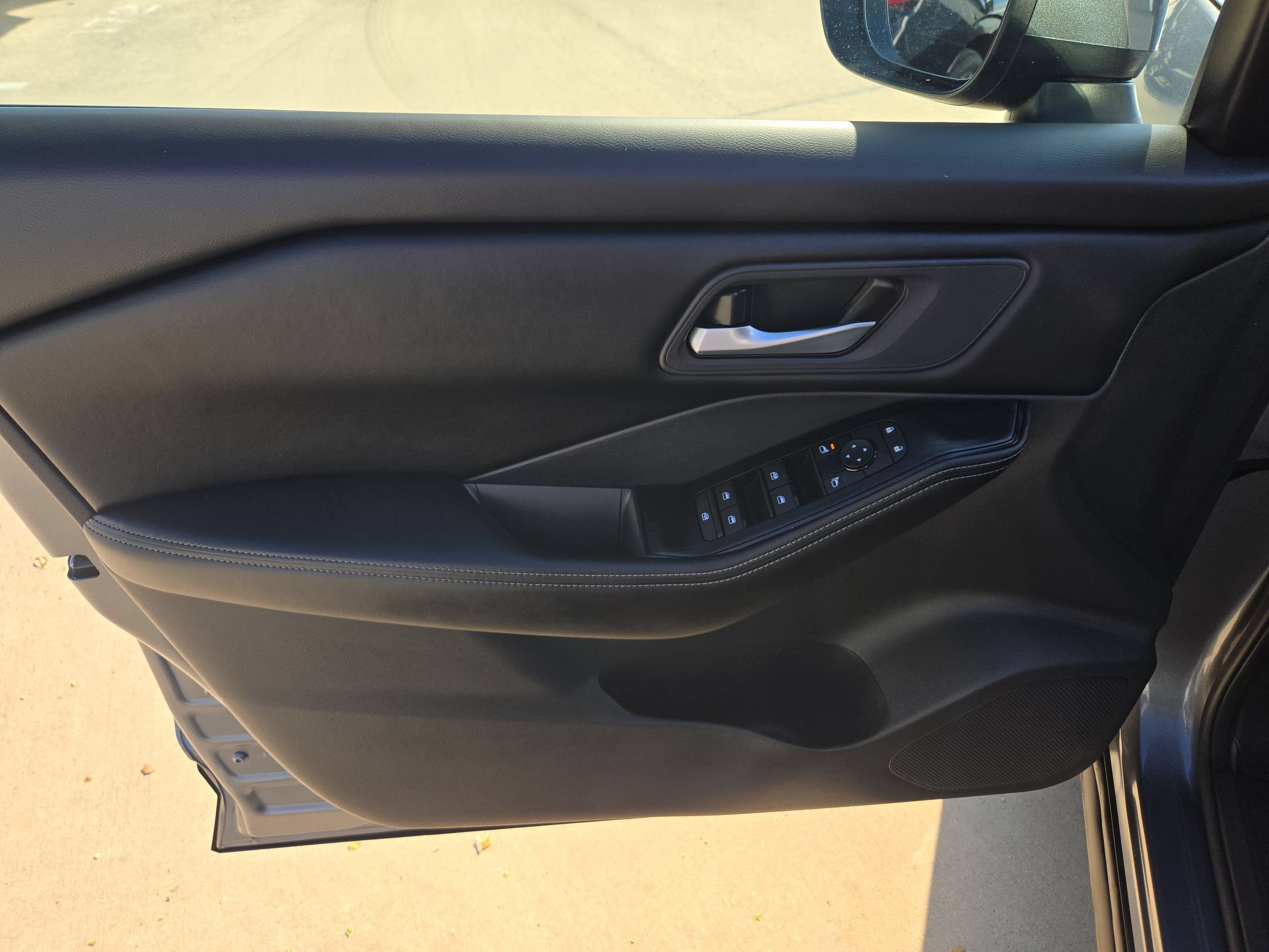 Certified 2026 Nissan Rogue SV FWD image 11