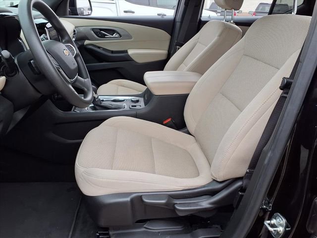 Used 2023 Chevrolet Traverse LS image 8