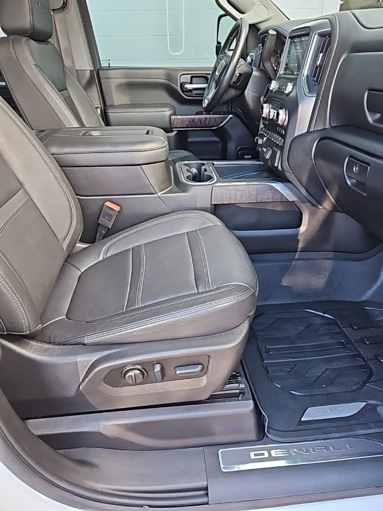 Used 2022 GMC Sierra 3500 Denali w/ Denali Ultimate Package image 15