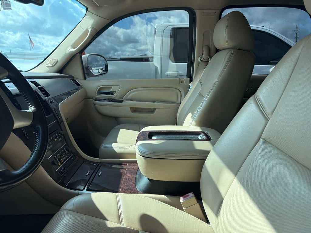 Used 2013 Cadillac Escalade Premium image 22