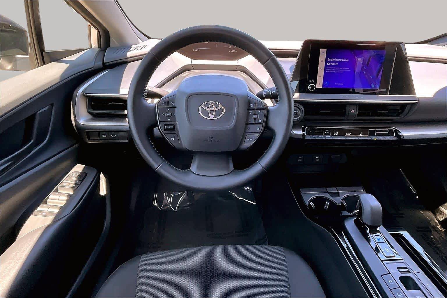 Used 2025 Toyota Prius LE FWD image 5