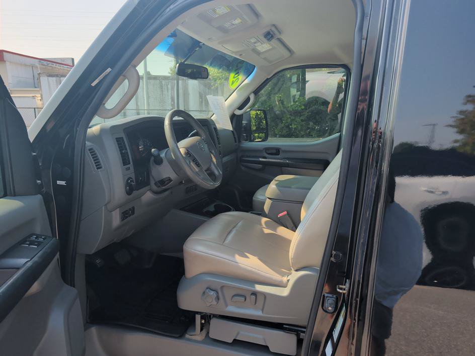 Used 2013 Nissan NV 3500 SL w/ Technology Pkg RWD image 8