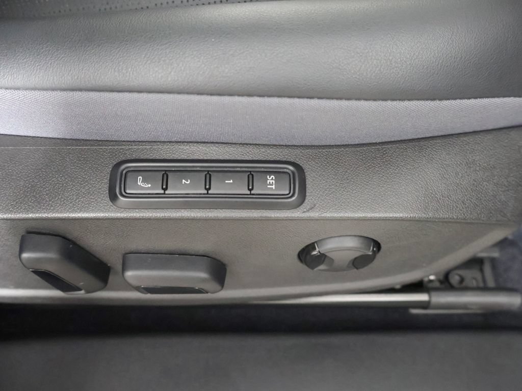 Used 2023 Volkswagen ID.4 Pro S AWD/4WD image 33