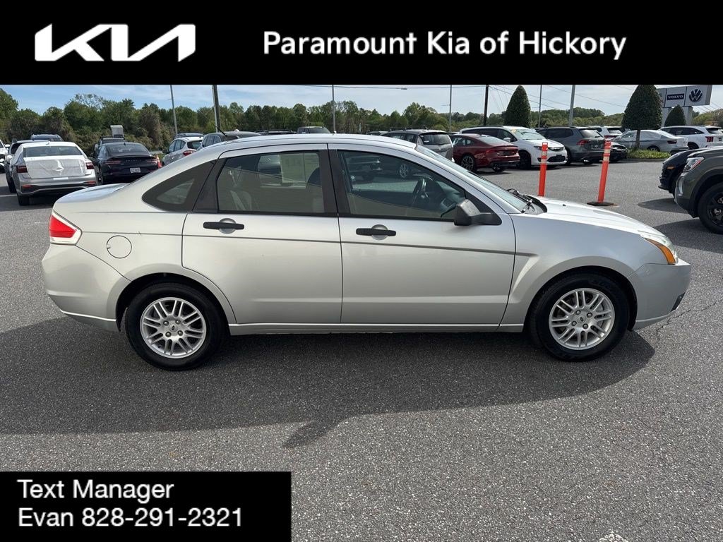 Used 2011 Ford Focus SE w/ 201A Rapid Spec Order Code FWD image 8