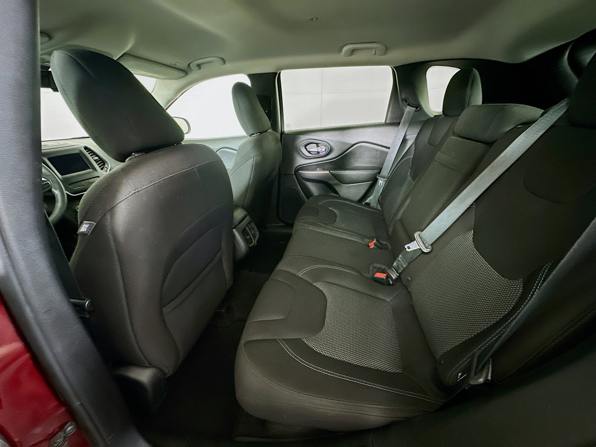 Used 2019 Jeep Cherokee Latitude w/ Popular Appearance Group FWD image 26