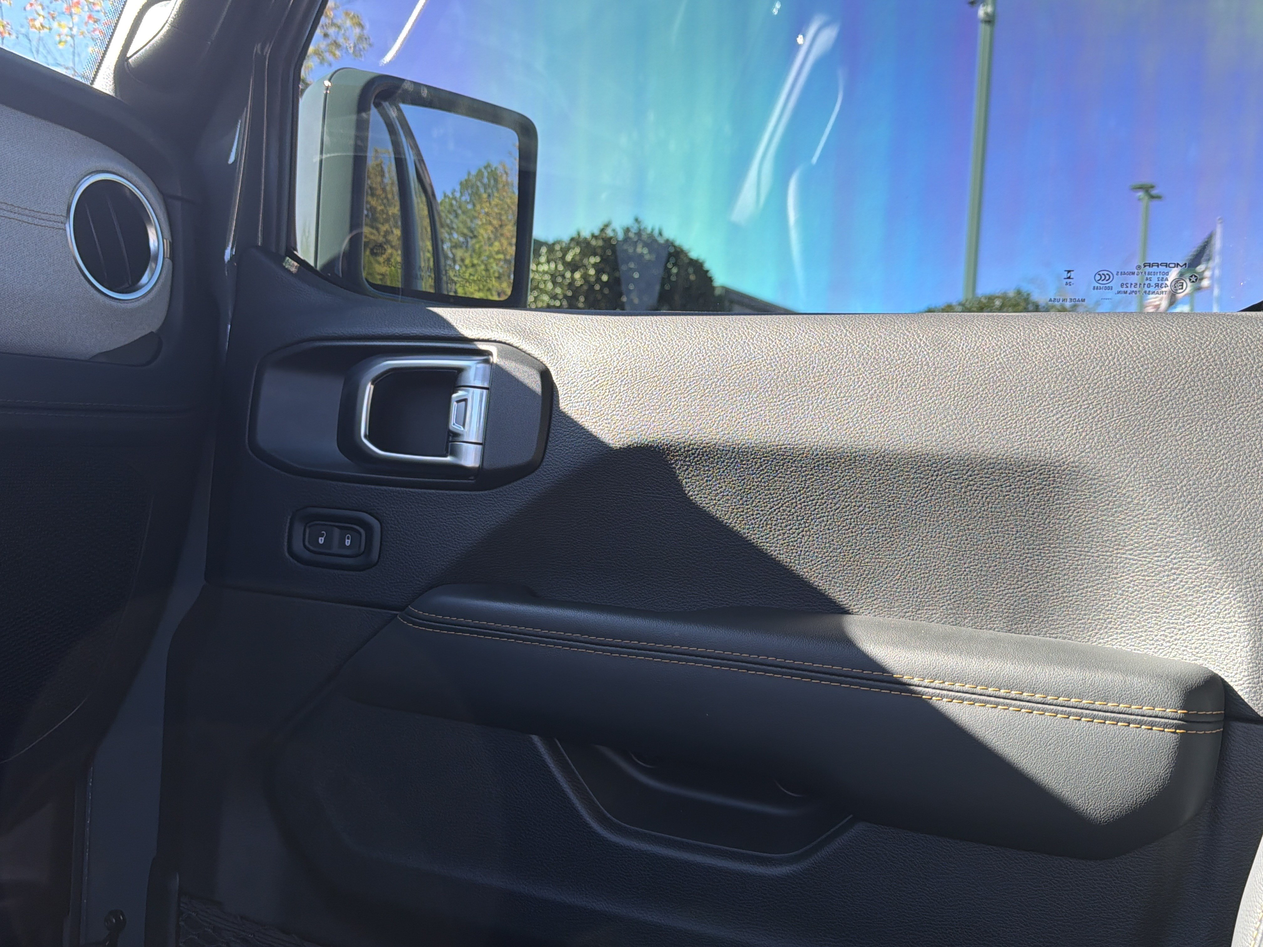 Used 2024 Jeep Wrangler Unlimited Sahara AWD/4WD image 41