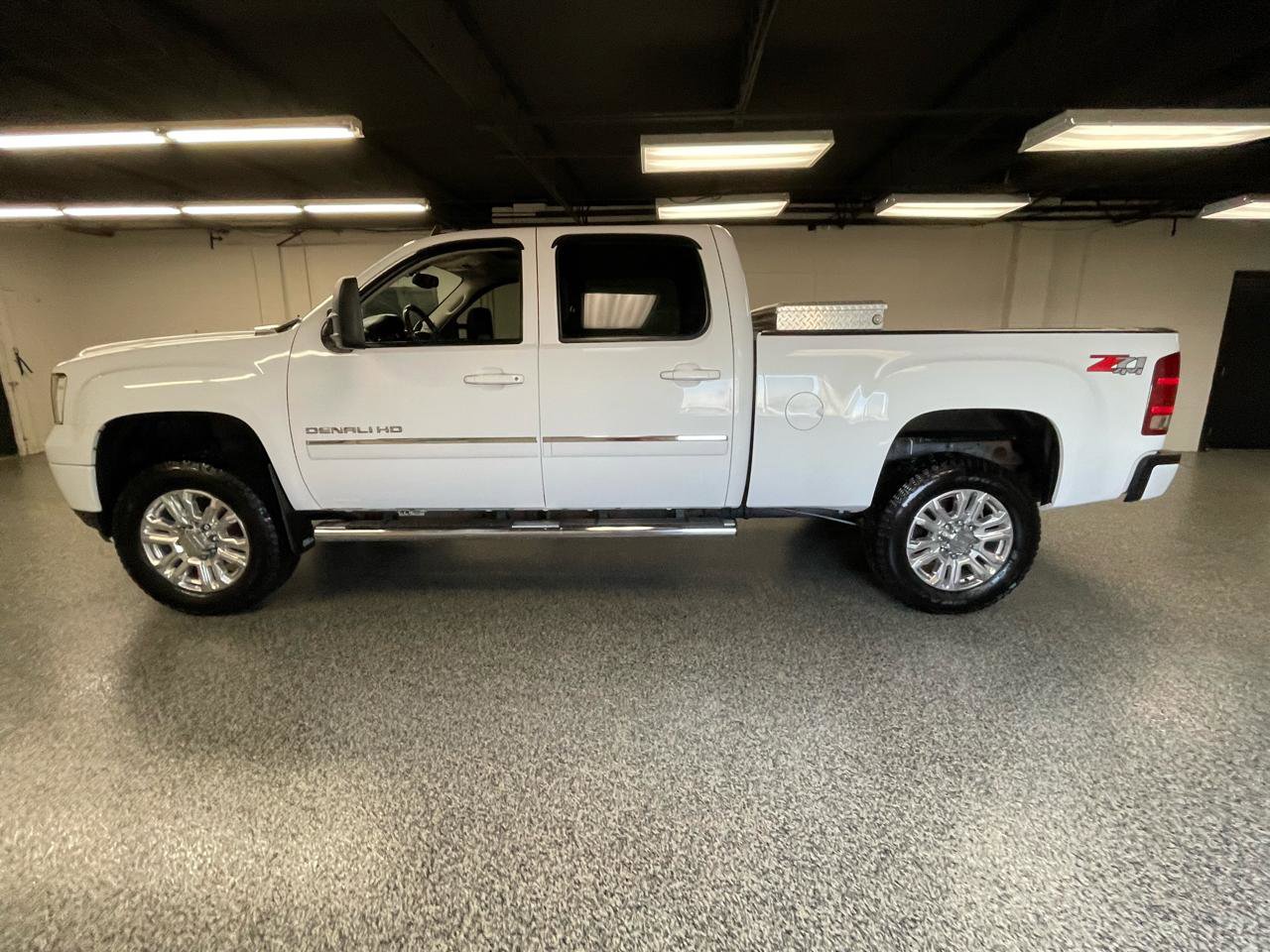 Used 2013 GMC Sierra 2500 Denali w/ Suspension Package, Off-Road image 9