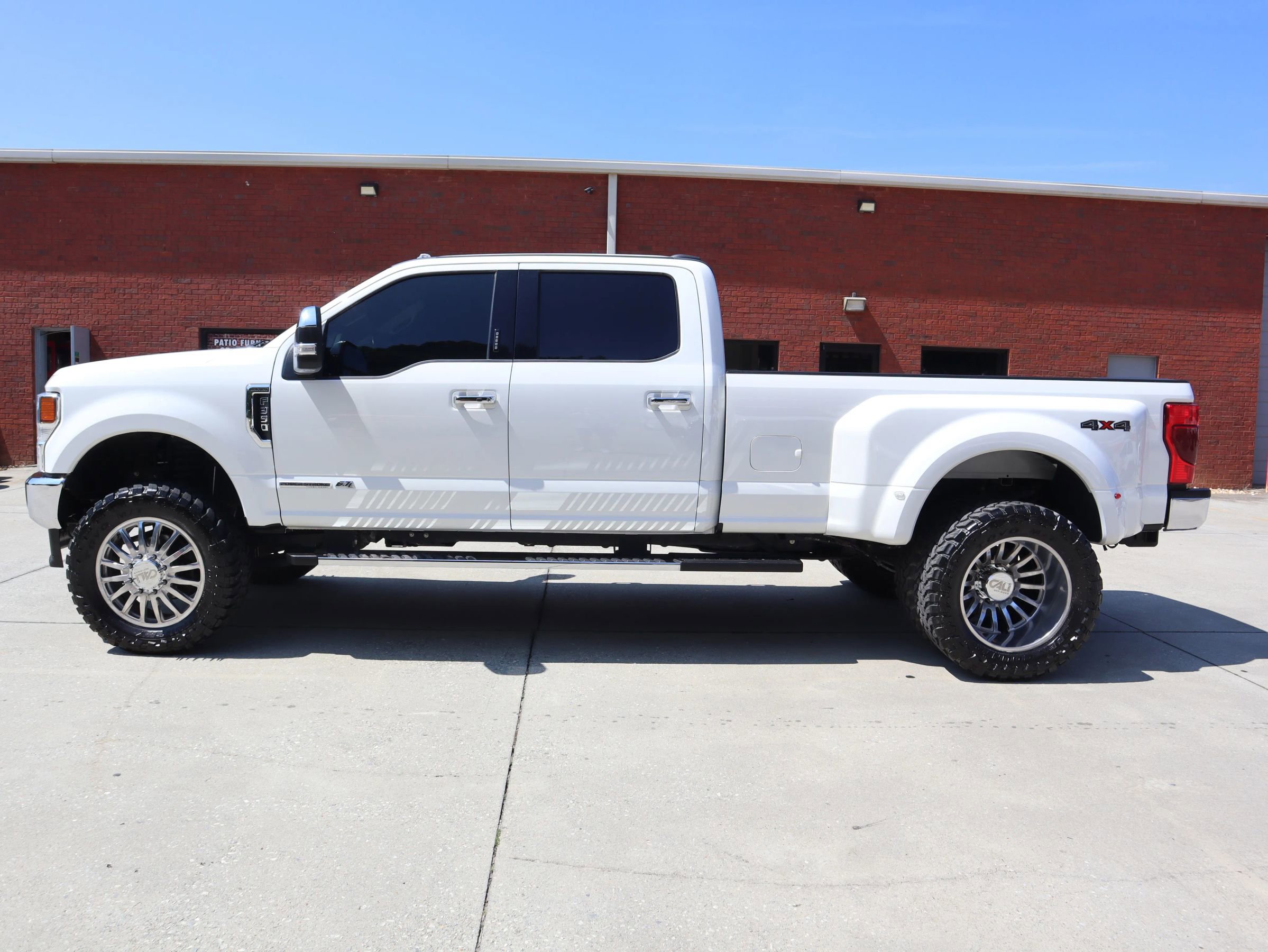 Used 2021 Ford F350 Lariat w/ Lariat Ultimate Package image 2