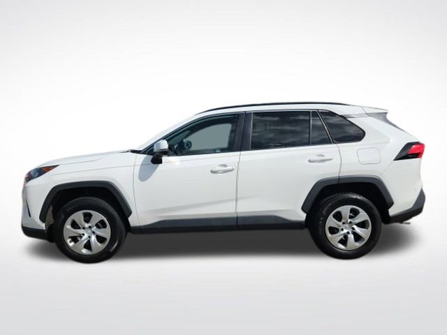 Used 2019 Toyota RAV4 LE FWD image 2