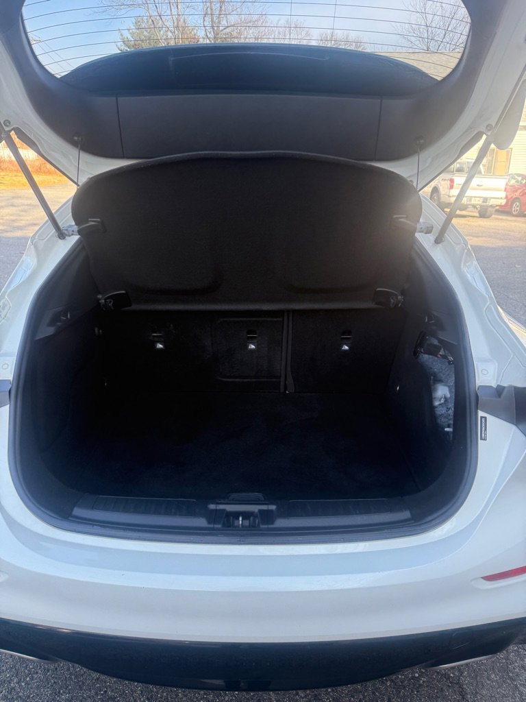 Used 2017 INFINITI QX30 image 15