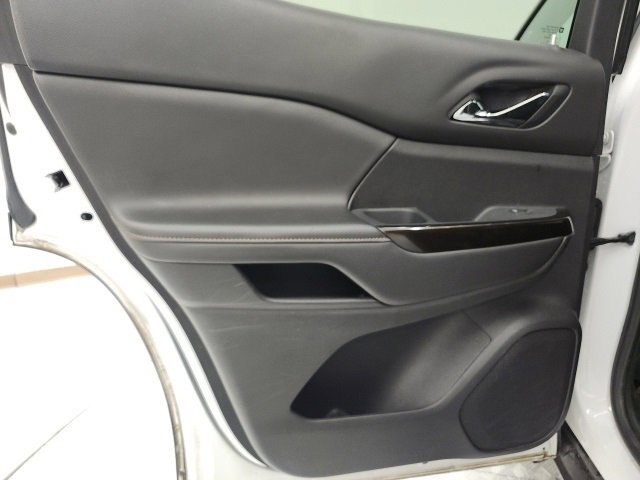 Used 2023 GMC Acadia AT4 w/ Preferred Package image 9