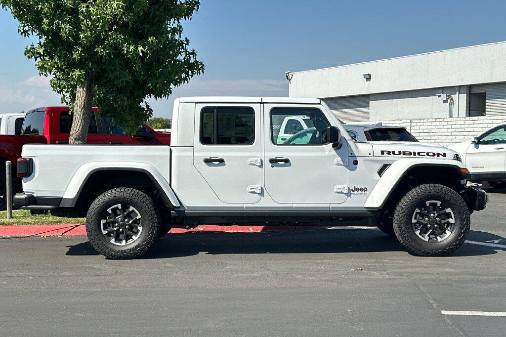 New 2026 Jeep Gladiator Rubicon w/ Safety Group AWD/4WD image 3
