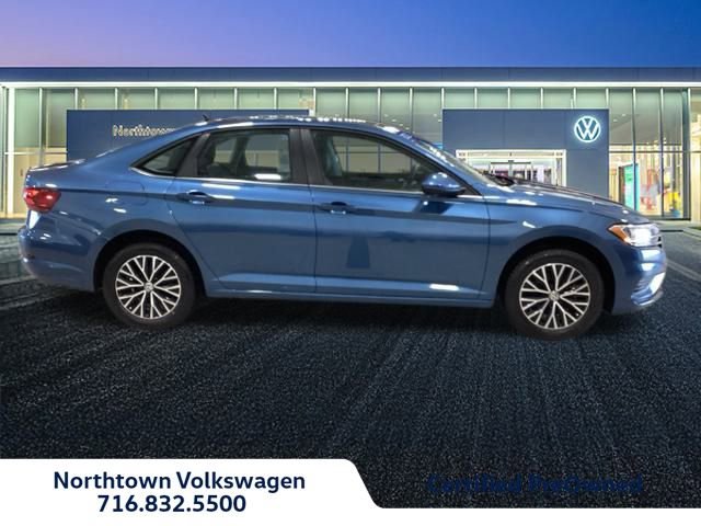 Certified 2021 Volkswagen Jetta SE image 2