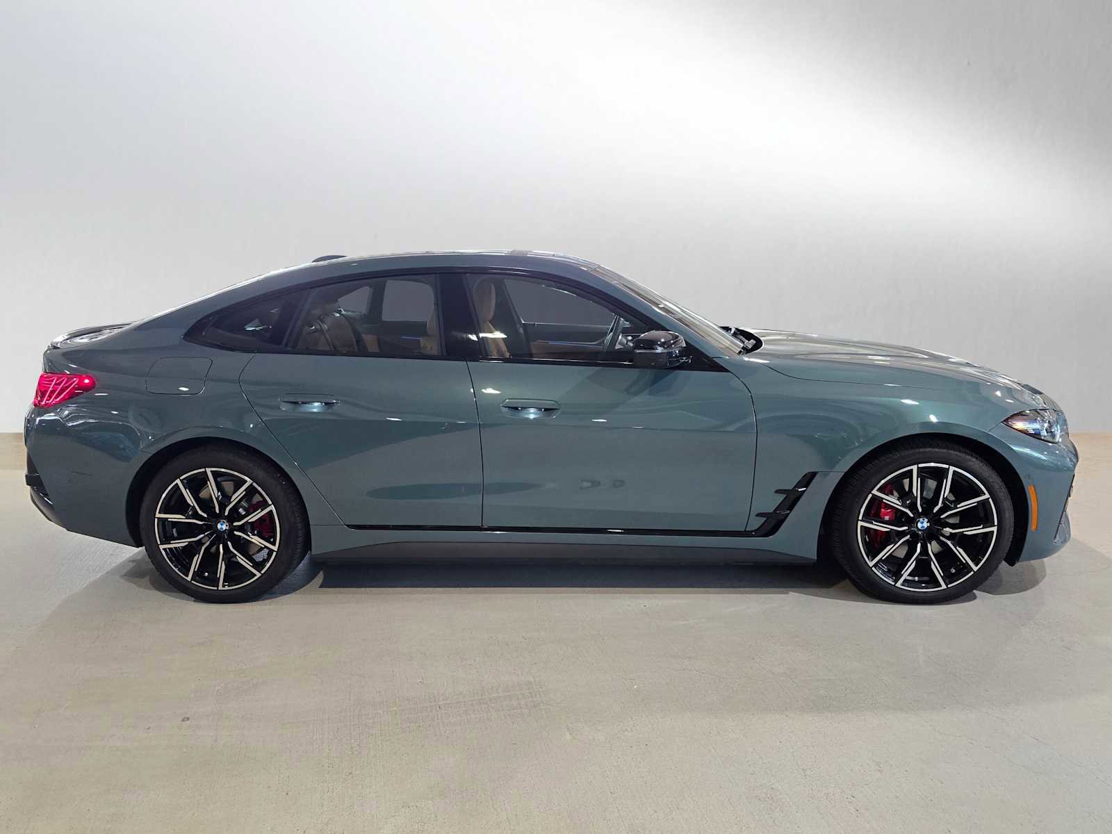Used 2025 BMW i4 xDrive40i w/ M Sport Package AWD/4WD image 2