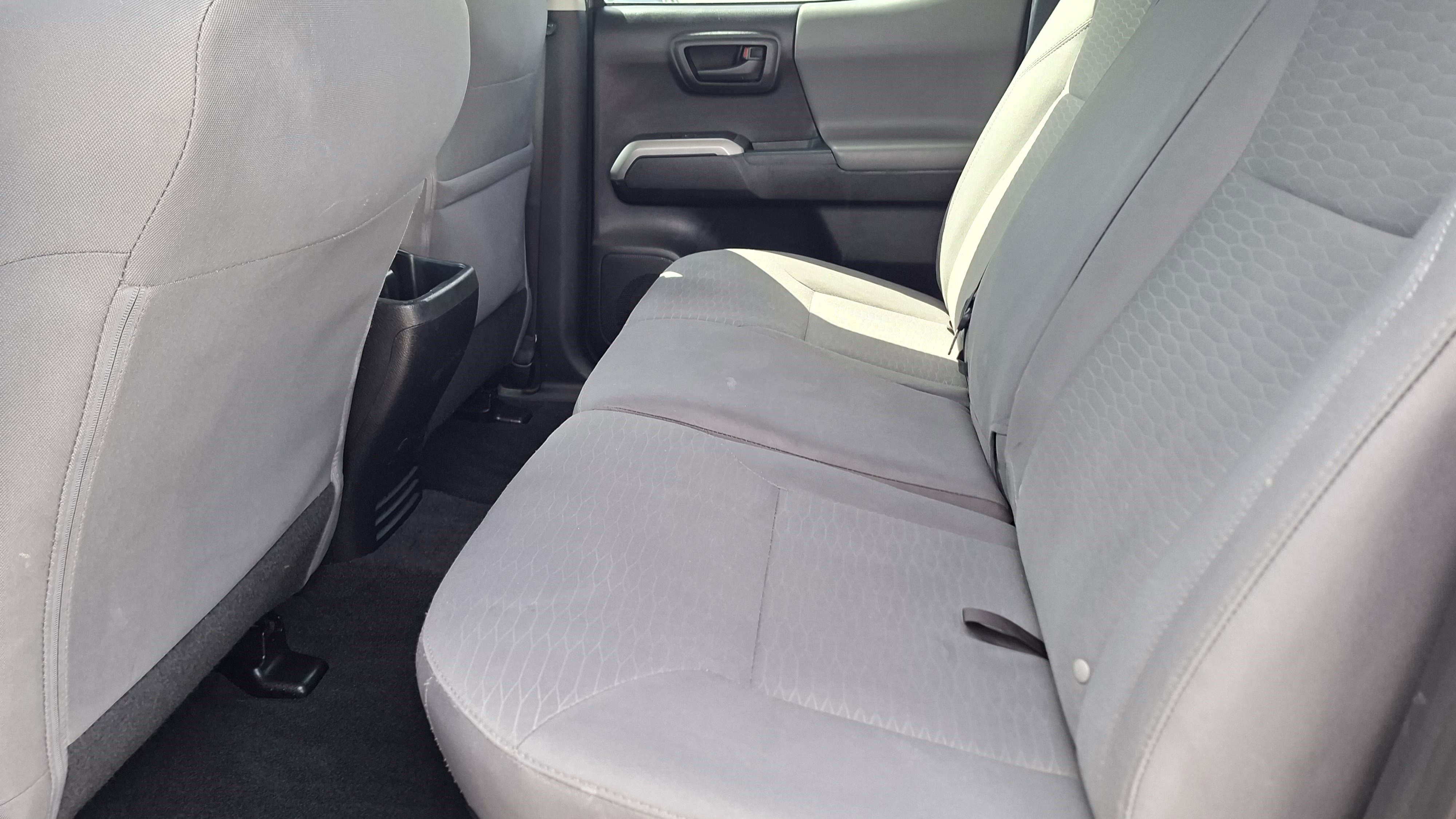 Used 2016 Toyota Tacoma SR5 w/ SR5 Appearance Package (SN) image 19