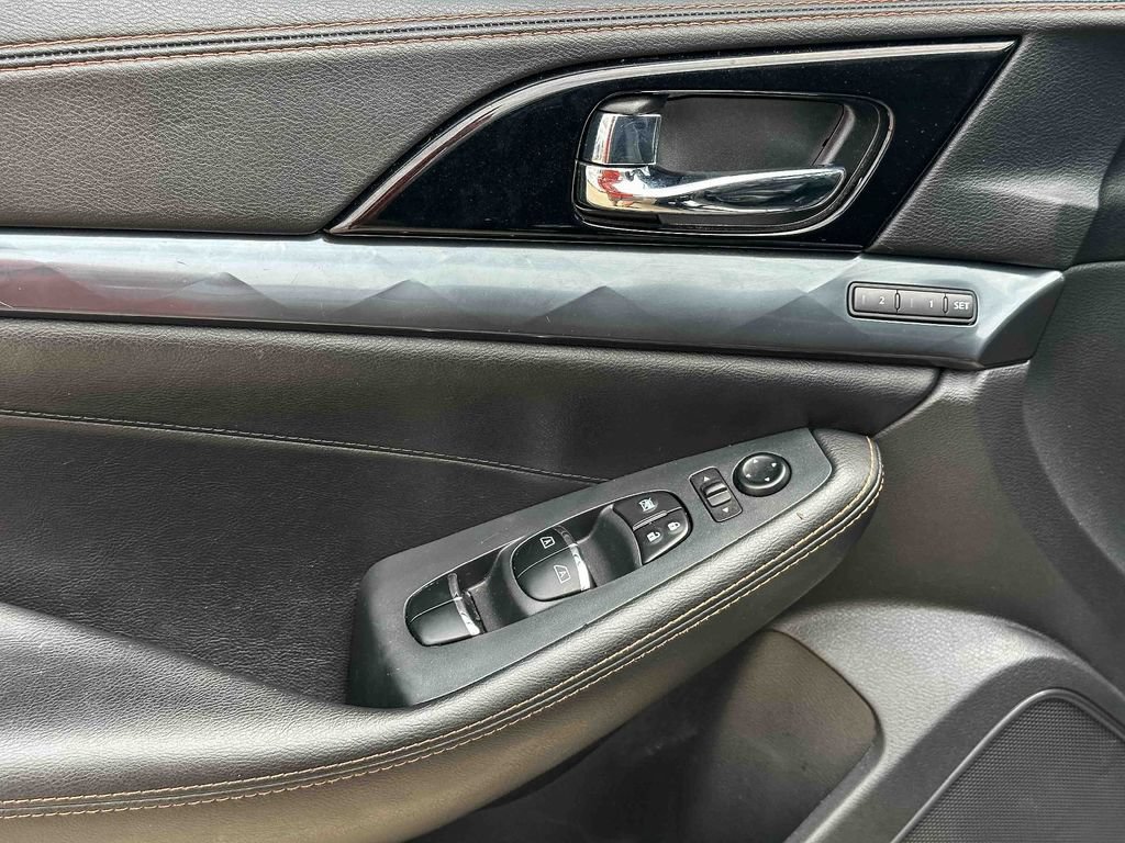 Used 2020 Nissan Maxima SR w/ Sport Mat Group FWD image 17