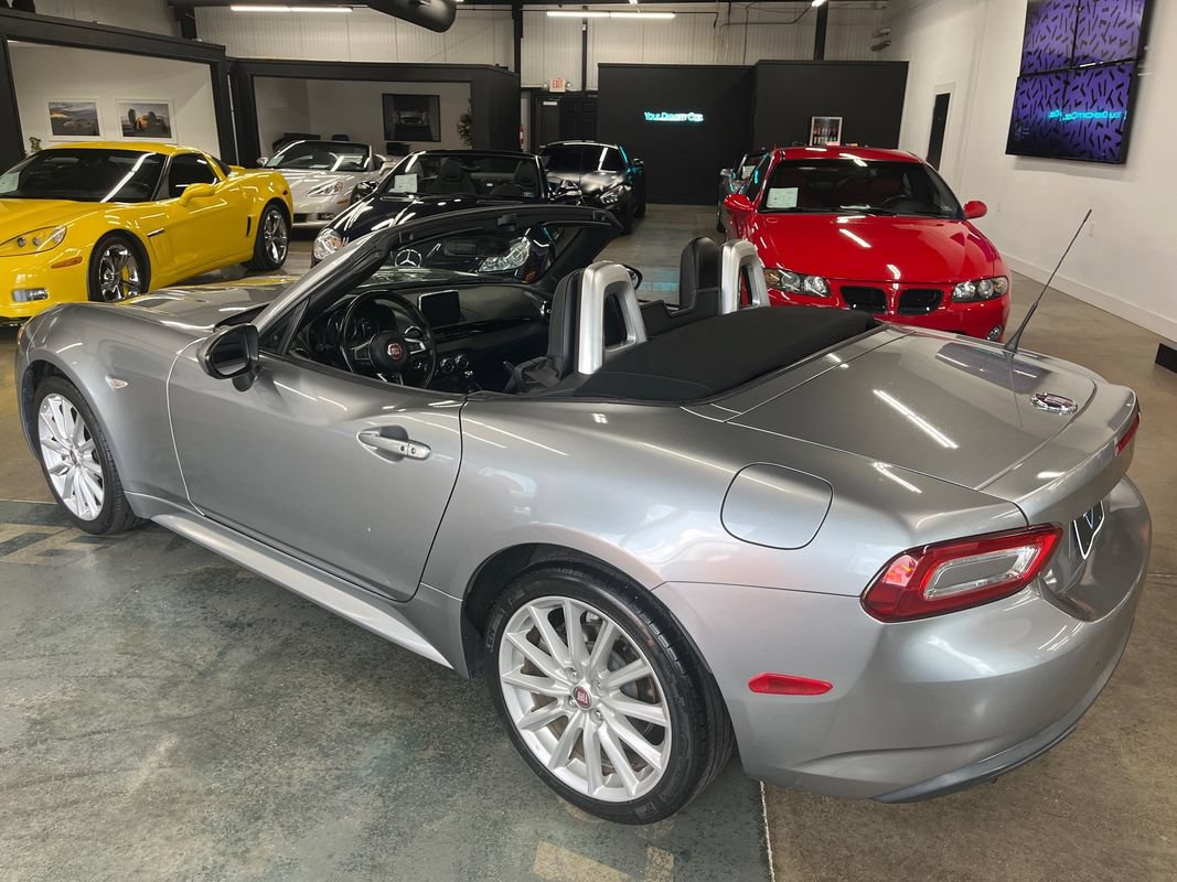 Used 2017 FIAT 124 Spider Lusso RWD image 10