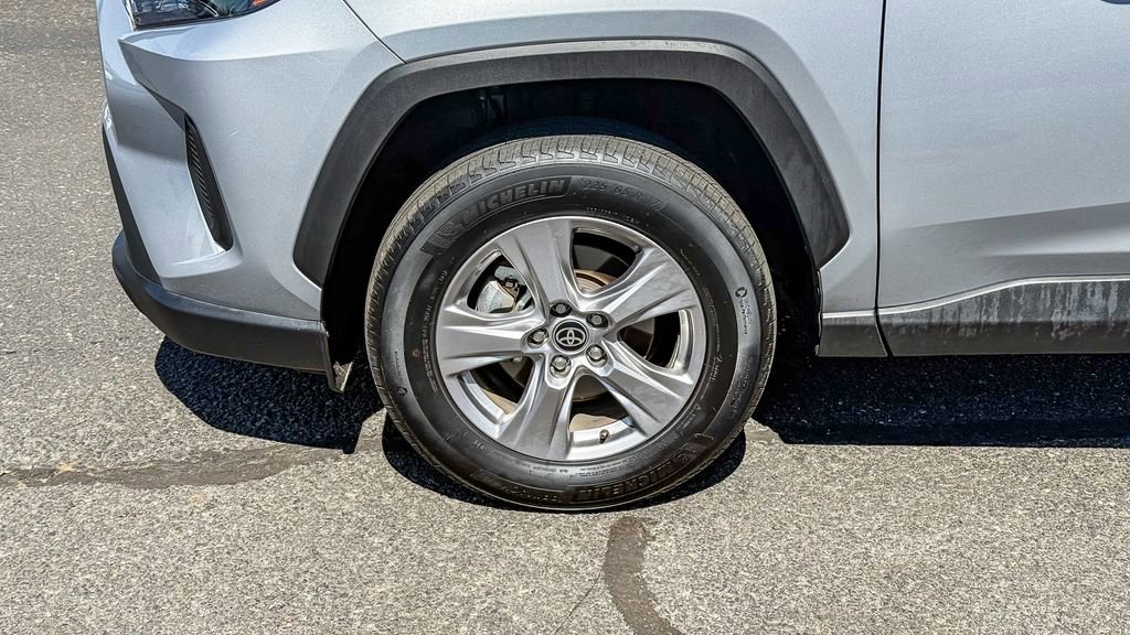 Used 2025 Toyota RAV4 XLE AWD/4WD image 12