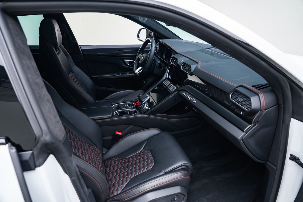 Used 2022 Lamborghini Urus image 28