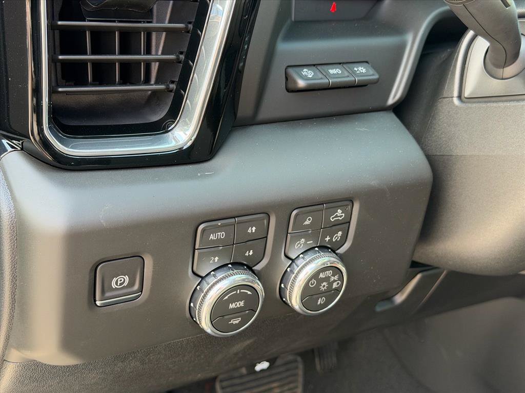 New 2026 GMC Sierra 3500 Denali w/ Denali Reserve Package AWD/4WD image 10