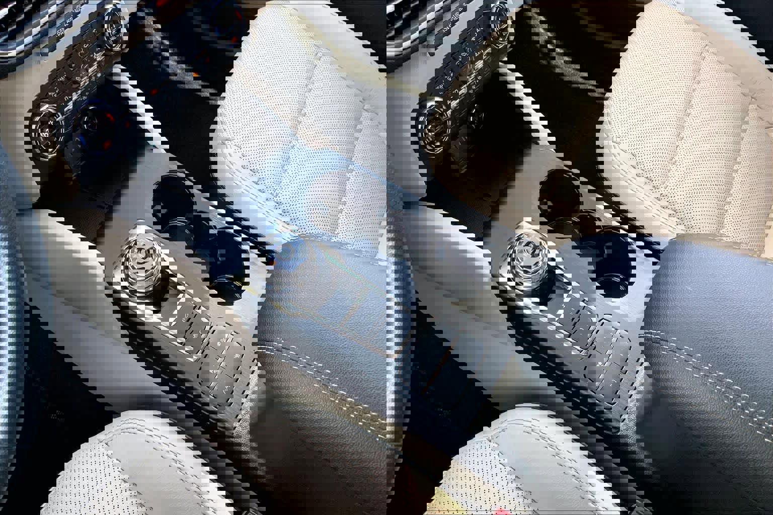 Used 2020 Ford Escape Titanium image 17