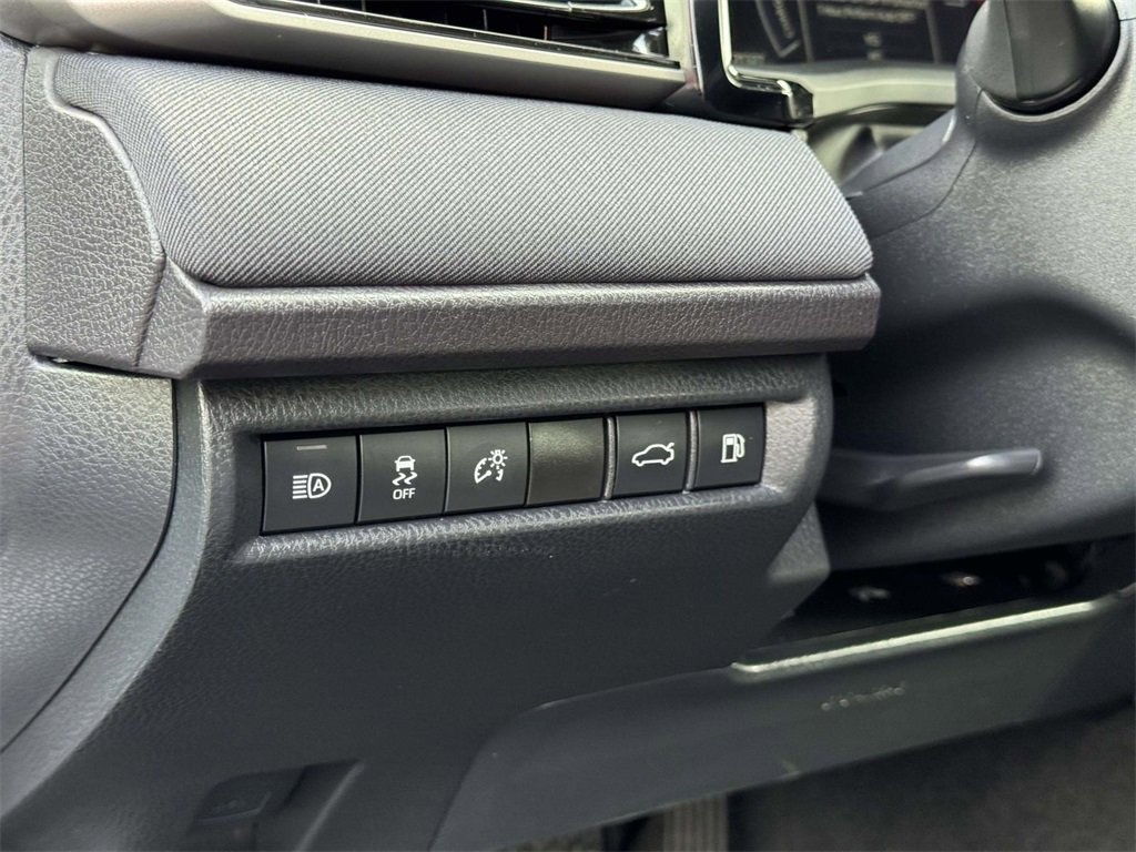 Used 2025 Toyota Camry LE image 10